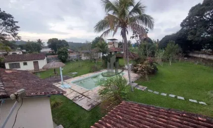 Belíssima chácara à venda, 2150 m² por R$ 850.000 - Varjão - Piraí/RJ