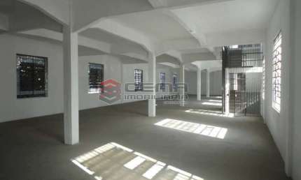 Ponto comercial com 3 salas para alugar na Rua Viscondessa Pirassununga, Cidade Nova, Rio de Janeiro, 2073 m2 por R$ 70.000