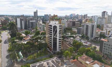 Apartamento 4 Dormitórios, 2 suítes (1 Master com Closet, 3 Vagas, 274 m2 privativos, no Alto da XV, próximo ao centro