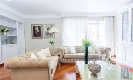Apartamento no Batel com 3 Dormitórios, 2 Vagas, sacada, com 174 m2 privativos