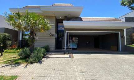Casa à venda no Condomínio Arco de Paris em Foz do Iguaçu.