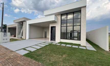 Casa à venda no Condomínio Fechado Iguaçu em Foz do Iguaçu.