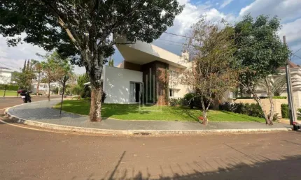 Sobrado todo mobiliado à venda no Condomínio Residencial Villagio Cataratas em Foz do Iguaçu.