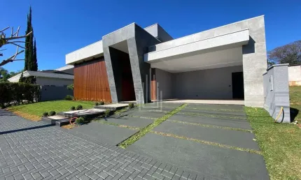 Casa térrea à Venda no Condomínio Porto Madero em Foz do Iguaçu.