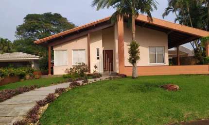 Casa à venda no Condomínio Residencial Vila B em Foz do Iguaçu-PR.