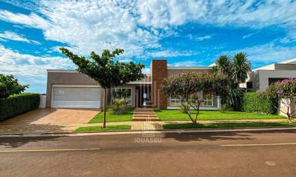 Casa térrea à venda no condomínio Residencial Eco Bella Vista em Foz do Iguaçu.