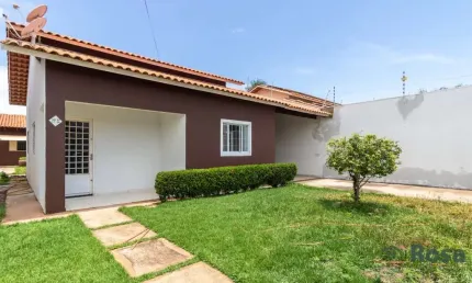 Casa térrea com 3 quartos, quintal amplo no bairro chapéu do sol, várzea grande. - ca5065