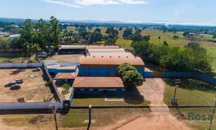 Amplo Prédio Comercial com 5 Galpões, Sala de Reuniões, Refeitório e estacioamento, no Distrito Indutrial, Cuiabá. - IM7851
