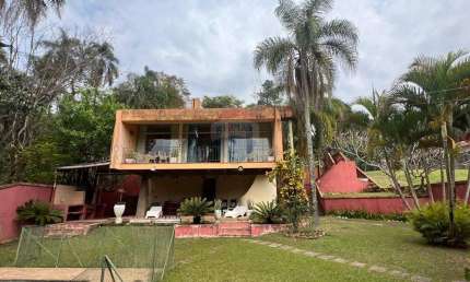 Casa com piscina e  muito verde no Condomínio Sausalito em Mairiporã - R$1.200.000,00
