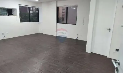 Sala comercial em Higienópolis 33 ², com lavabo e vaga