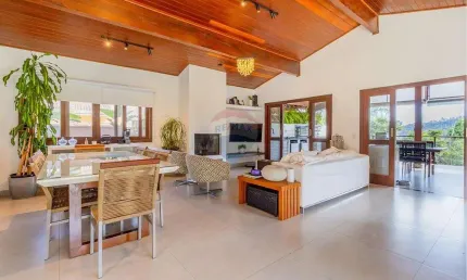 Casa no Condomínio Estância Parque Atibaia com  355 M2 AU e 6 dormitórios Piscina e área Gourmet