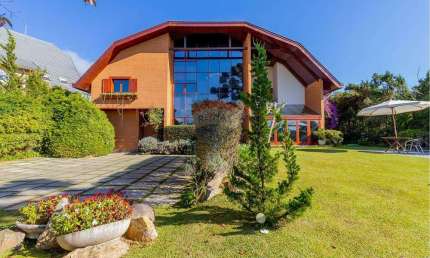 Casa de Condomínio com 5 Suítes à venda, 422m² - Jardim Véu da Noiva em Campos do Jordão