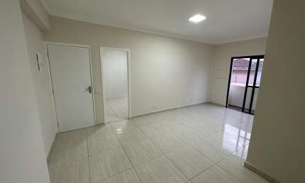 APARTAMENTO REFORMADO, SALA COM VARANDA, 2 DORMS, DEP. EMP. NO MACUCO EM SANTOS!!!