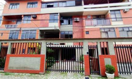 CASA COM 4 QUARTOS Á VENDA - BARRA DA TIJUCA - BETON