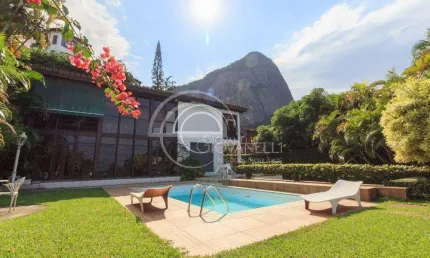 Casa de luxo à venda no Joá, Rio de Janeiro-RJ: 5 quartos, 3 suítes, 6 banheiros, 4 vagas de garagem, 605m² de área.