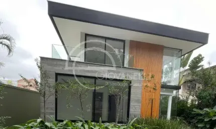 Casa de luxo em condomínio na Barra da Tijuca, Rio de Janeiro - 5 quartos, 4 suítes, 3 salas, 300m² de área!