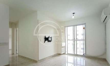 Apartamento à venda na Barra Olímpica, Rio de Janeiro-RJ: 2 quartos, 2 salas, 1 banheiro, vaga de garagem!
