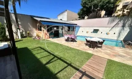 Casa na Barra da Tijuca - Rio de Janeiro-RJ  5 quartos, 5 suítes, piscina, jacuzzi e vista para Pedra da Gávea  716m²