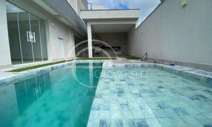Impecável casa em condomínio à venda - 4 quartos, 4 suítes, 6 banheiros, 2 vagas de garagem, 220m²