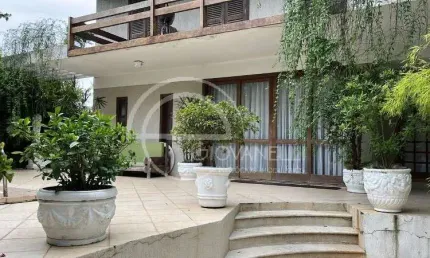Casa em Condomínio de Luxo na Barra da Tijuca - 4 quartos, 2 suítes, 3 salas, 5 banheiros, 2 vagas, 301m² - Rio de Janeiro-RJ