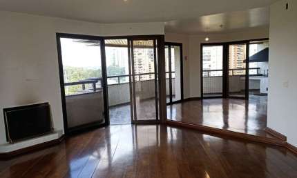 Apartamento á venda no Morumbi, com 4 dormitórios, sendo 2 suíte, 3 vagas e deposito.