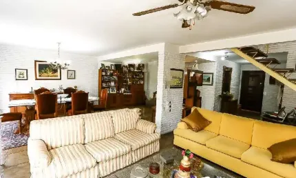 Casa à venda no Retiro Morumbi com 240m², 5 quartos e 4 vagas