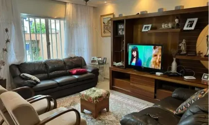 Sobrado à venda no Ipiranga com 200m² 3 dormitórios 1 suíte 4 banheiros 5 vagas