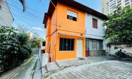 Casa de vila à venda na Vila Mariana, São Paulo-SP: 3 quartos, 2 banheiros, 1 vaga de garagem, 160m² de área.