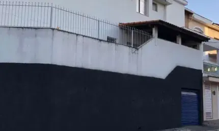 Sobrado residencial, 131 m², 2 vagas para autos, quintal, otimo local..