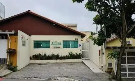 Casa comercial a venda com 120 m² sendo 6 salas 02 banheiros e 2 vagas super quadra morumbi
