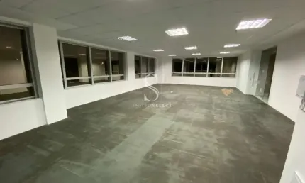 Senna madureira, conjunto comercial com 120m², 2 banheiros, 3 vagas, na região da vila clementino.