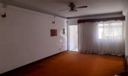 Sobrado de 171m², possui 4 dormitórios sendo 1 suíte, 2 salas e 2 vagas, à venda na região de saúde.