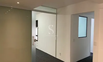 Conjunto comercial dividido em 6 salas, ar condicionado, copa e depósito.