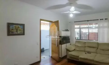 Sobrado residencial de 160m², possui 3 dorm (1 suíte), 1 sala e 2 vagas, à venda na região da saúde.