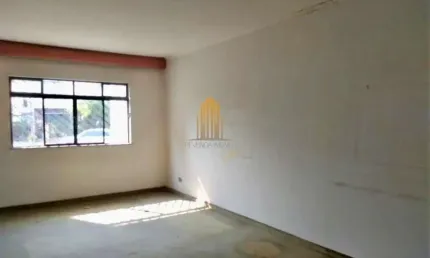 Saúde - casa de 271m² possui 3 dormitórios, sendo 1 suíte, 1 sala e 2 vagas.