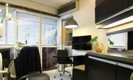 Cond. oscar freire office , conjunto comercial mobiliado de 53m² com 3 salas, 1 vaga em pinheiros.