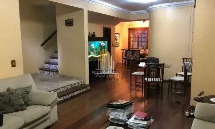 Casa Sobrado à venda no Morumbi de 200m²  com 3 dormitórios sendo 3 suítes e 2 vagas de garagem Casa