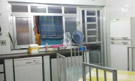 Pinheiros - casa assobradada de 180m² 3 dormitórios e 2 banheiros.