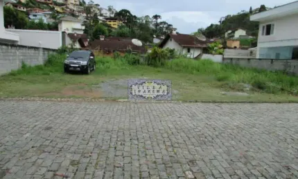 Terreno em condomínio fechado à venda na Rua Oscar José da Silva, Pimenteiras, Teresópolis por R$ 600.000