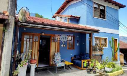 Casa em condomínio fechado com 3 quartos à venda na Rua Júlio Gameiro, Iucas, Teresópolis, 137 m2 por R$ 550.000