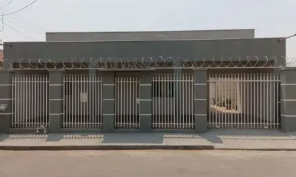 Vendo casa no bairro Vista Alegre com 3/4 (Coxipó Cuiabá próximo da policlínica )