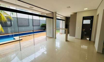 Locação – Belvedere Excelente casa disponível para locação no Belvedere, perfeita para quem busca conforto e espaço