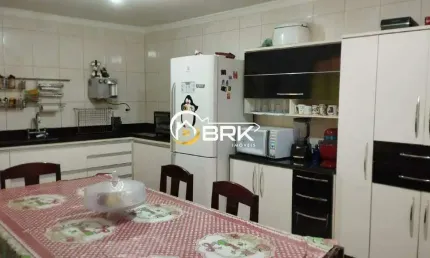 sobrado frontal a venda com 1 vaga , 3 dormitorios , quintal com churrasqueira