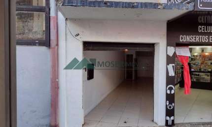 Loja com 3 quartos para alugar, 28.00 m2 por R$ 2800.00 - Centro - Curitiba/PR