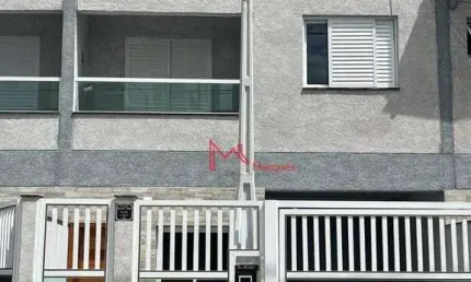 Sobrado Individual triplex com 3 dormitórios, sendo 1 com sacada à venda, 125 m² por R$ 565.000 - Aviação - Praia Grande/SP