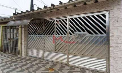 Casa com 3 dormitórios, sendo 1 suíte à venda, 136 m² por R$ 405.000 - Maracanã - Praia Grande/SP