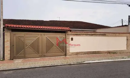 Casa com 2 dormitórios, sendo 1 Suite  à venda, 80 m² por R$ 495.000 - Caiçara - Praia Grande/SP