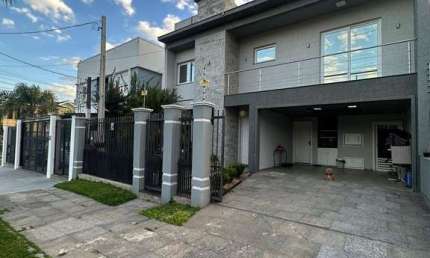 Sobrado à venda no bairro Parque da Matriz - Cachoeirinha/RS
