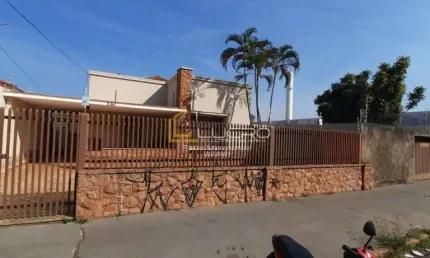 Casa com 3 quartos à venda no Centro, Bauru 