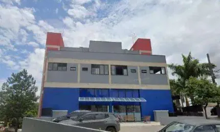LOCAÇÃO DE SALA COMERCIAL NO CENTRO DE ARUJÁ/SP, OPORTUNIDADE com 42m². CONSULTE-NOS.